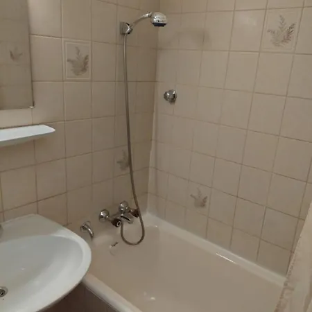 Apartment Zentrale Lage, 2 Zimmer, Voll Ausgestattet, Gute Anbindung